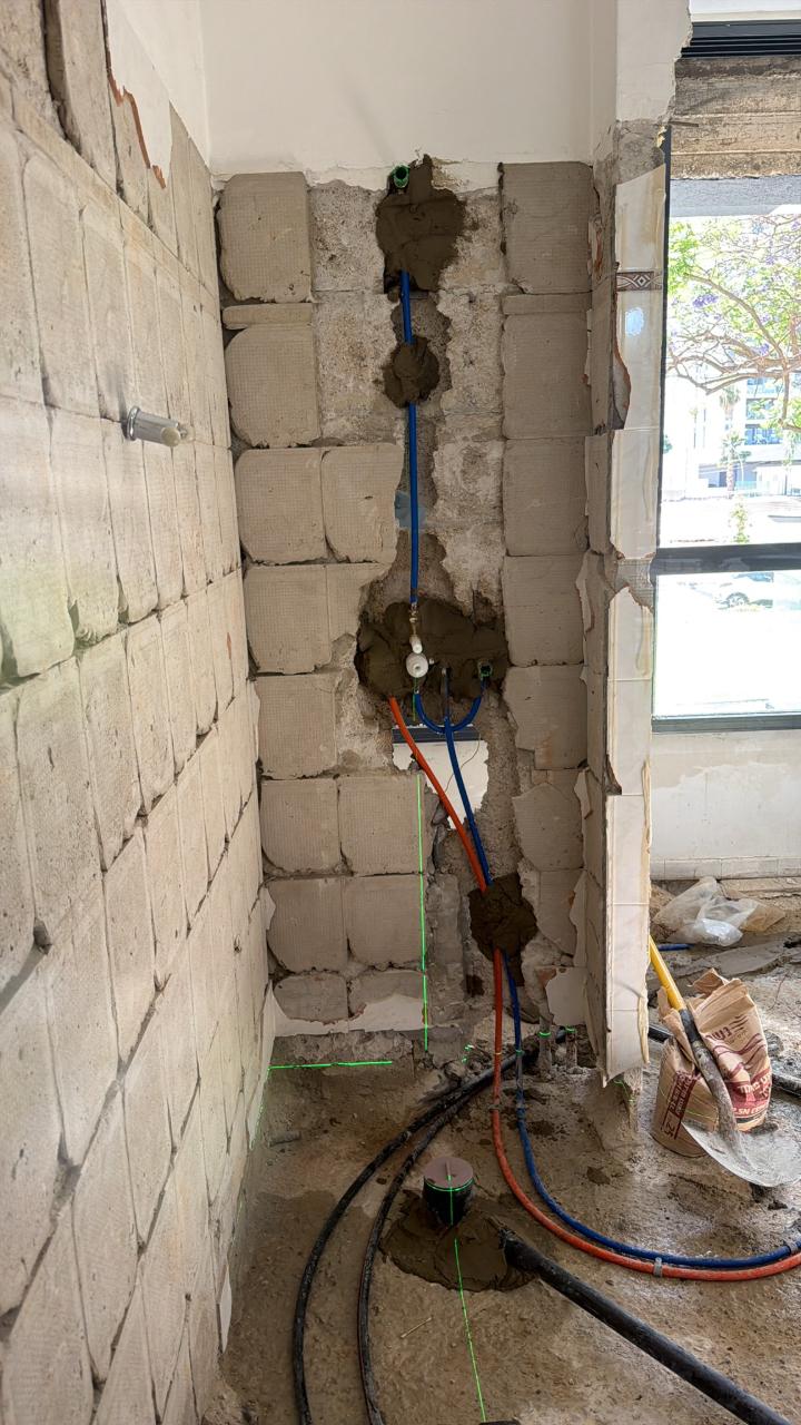 שלב הפירוק והתשתיות בתחילת הפרויקט